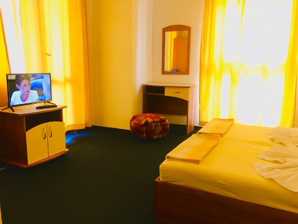 פרימורסקו Family Hotel Friends מראה חיצוני תמונה