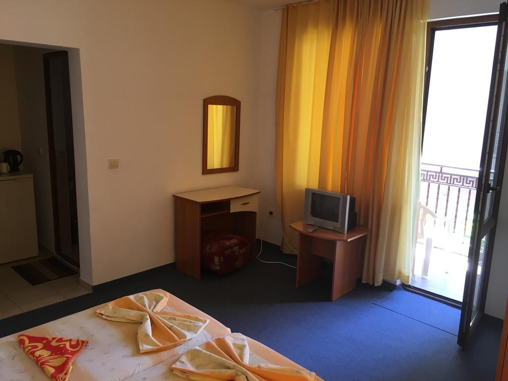 פרימורסקו Family Hotel Friends מראה חיצוני תמונה