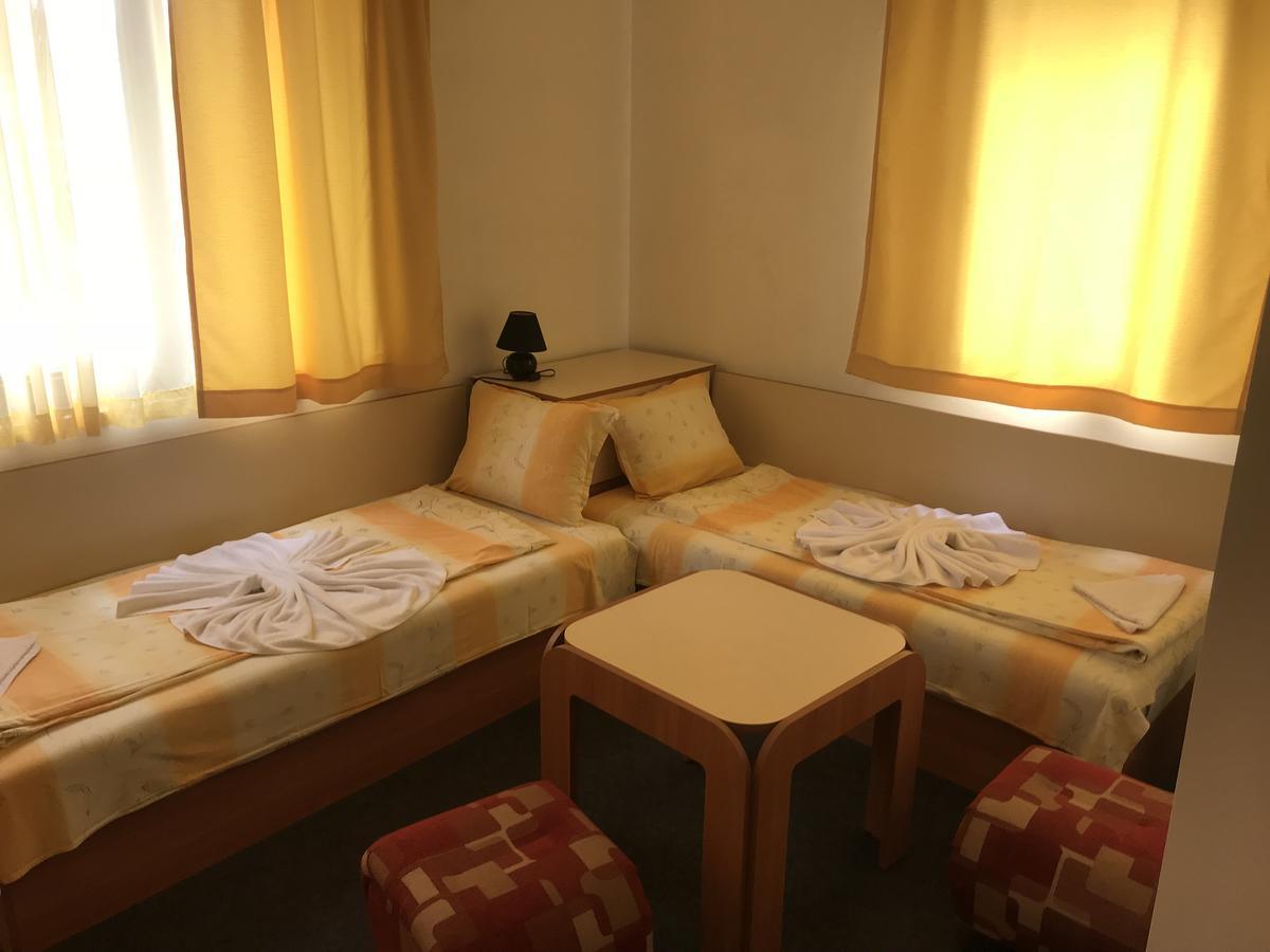 פרימורסקו Family Hotel Friends מראה חיצוני תמונה