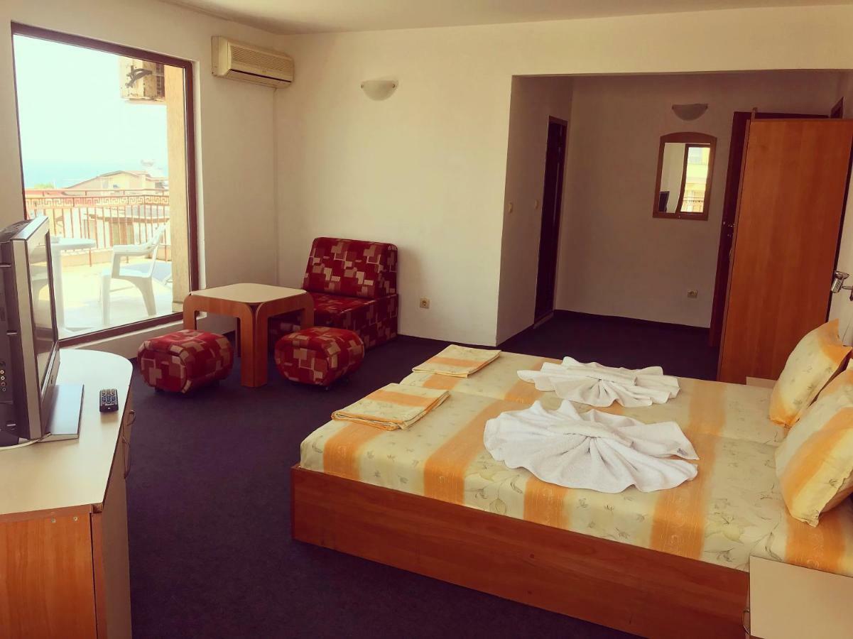 פרימורסקו Family Hotel Friends מראה חיצוני תמונה